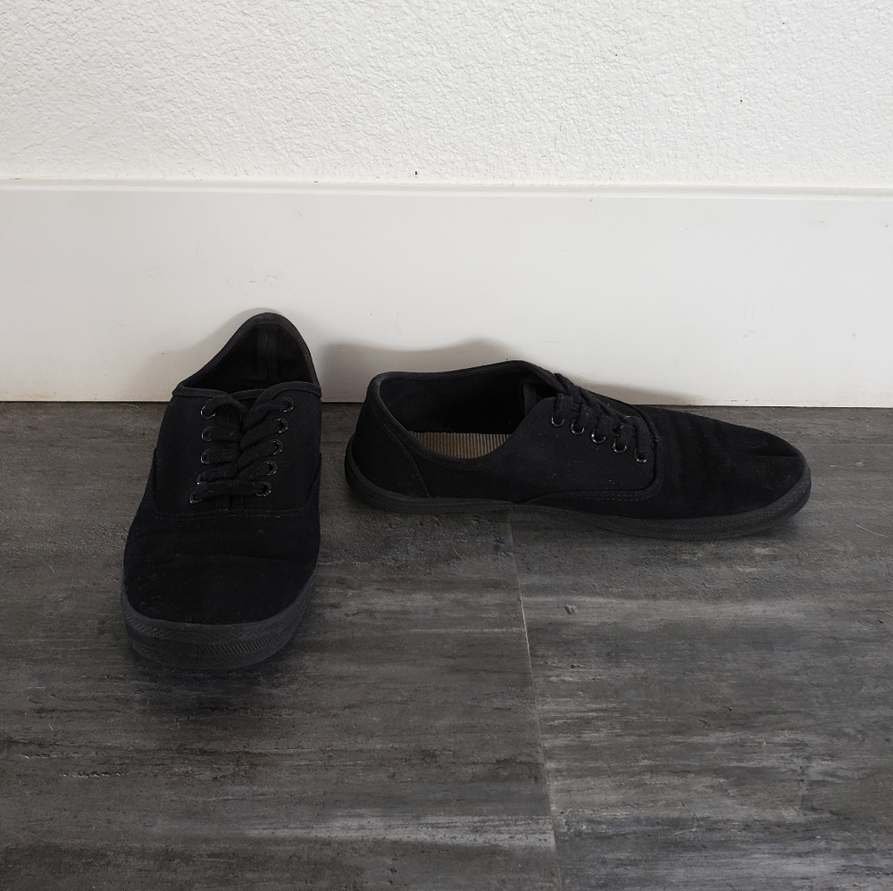 Black Basic Mossimo Laced Up Sneaks